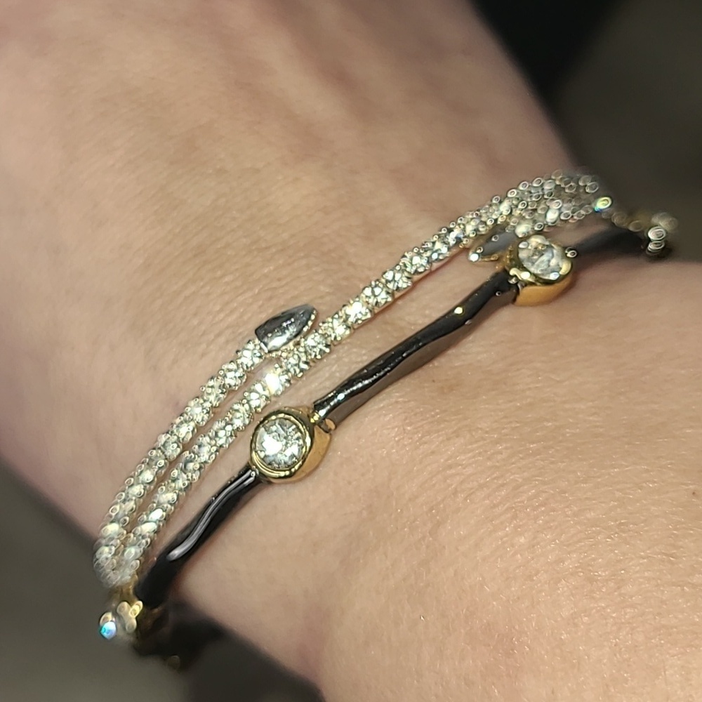 2 Bracelets
